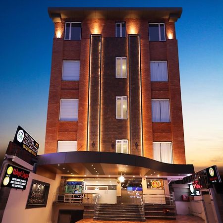 Hotel Dolphin International Varanasi Exterior photo