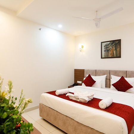 Hotel Dolphin International Varanasi Exterior photo