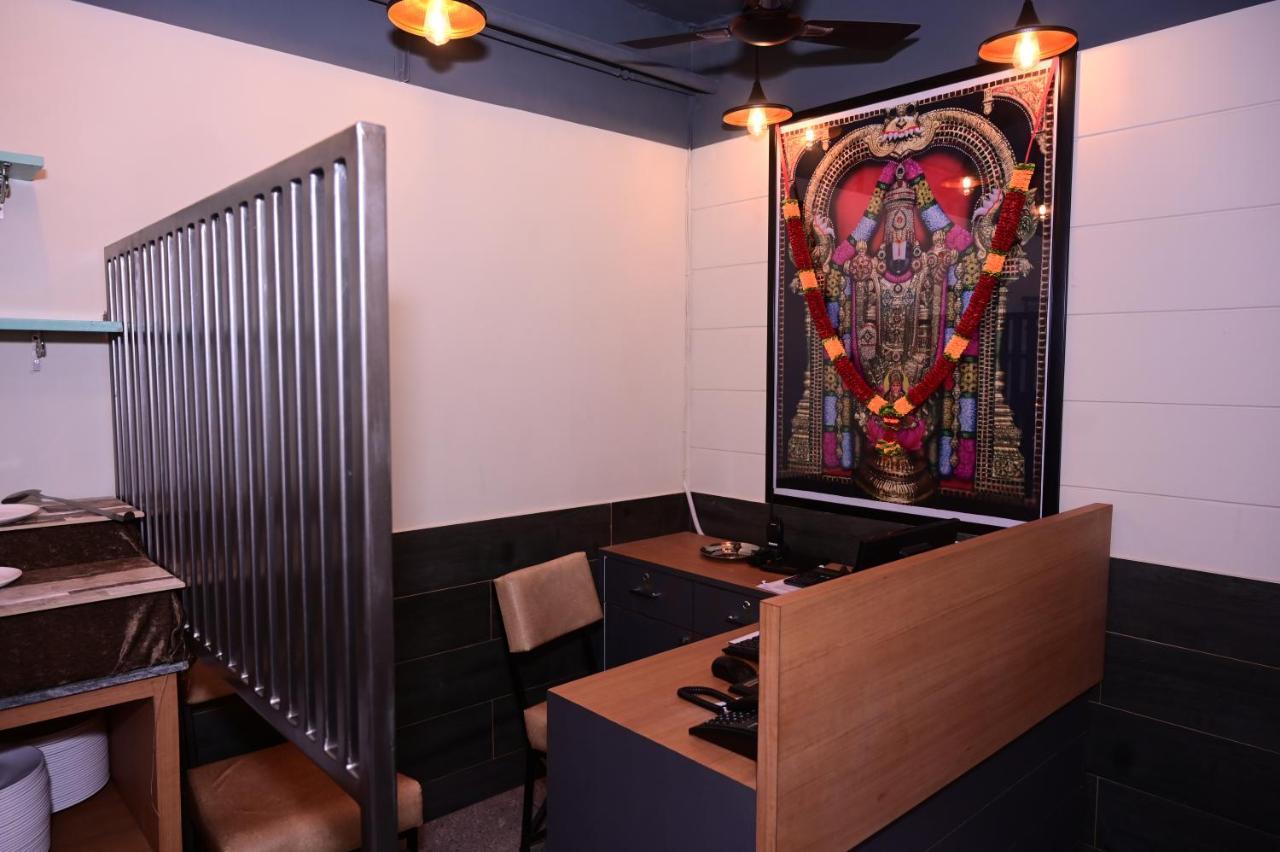 Hotel Dolphin International Varanasi Exterior photo