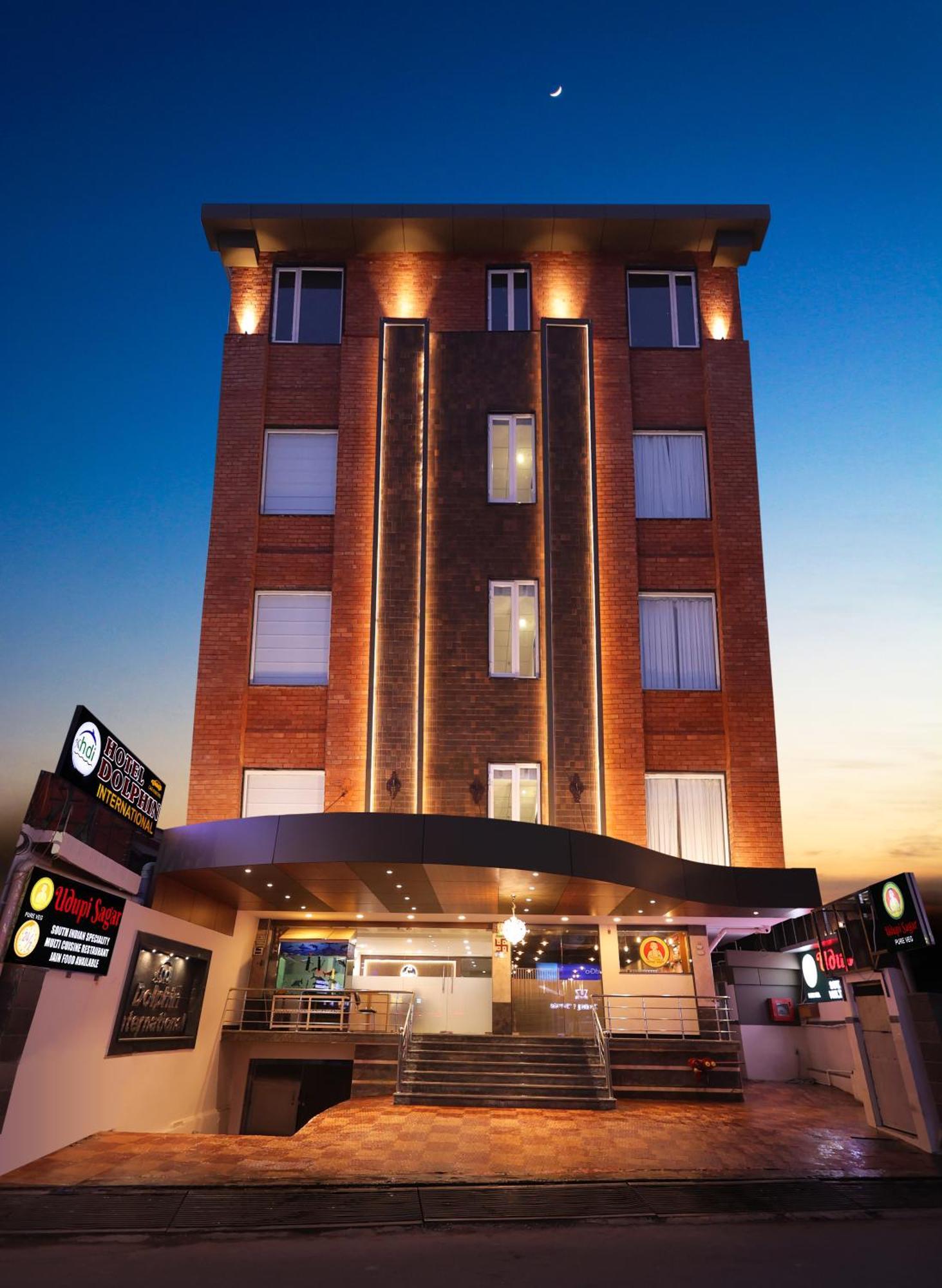 Hotel Dolphin International Varanasi Exterior photo