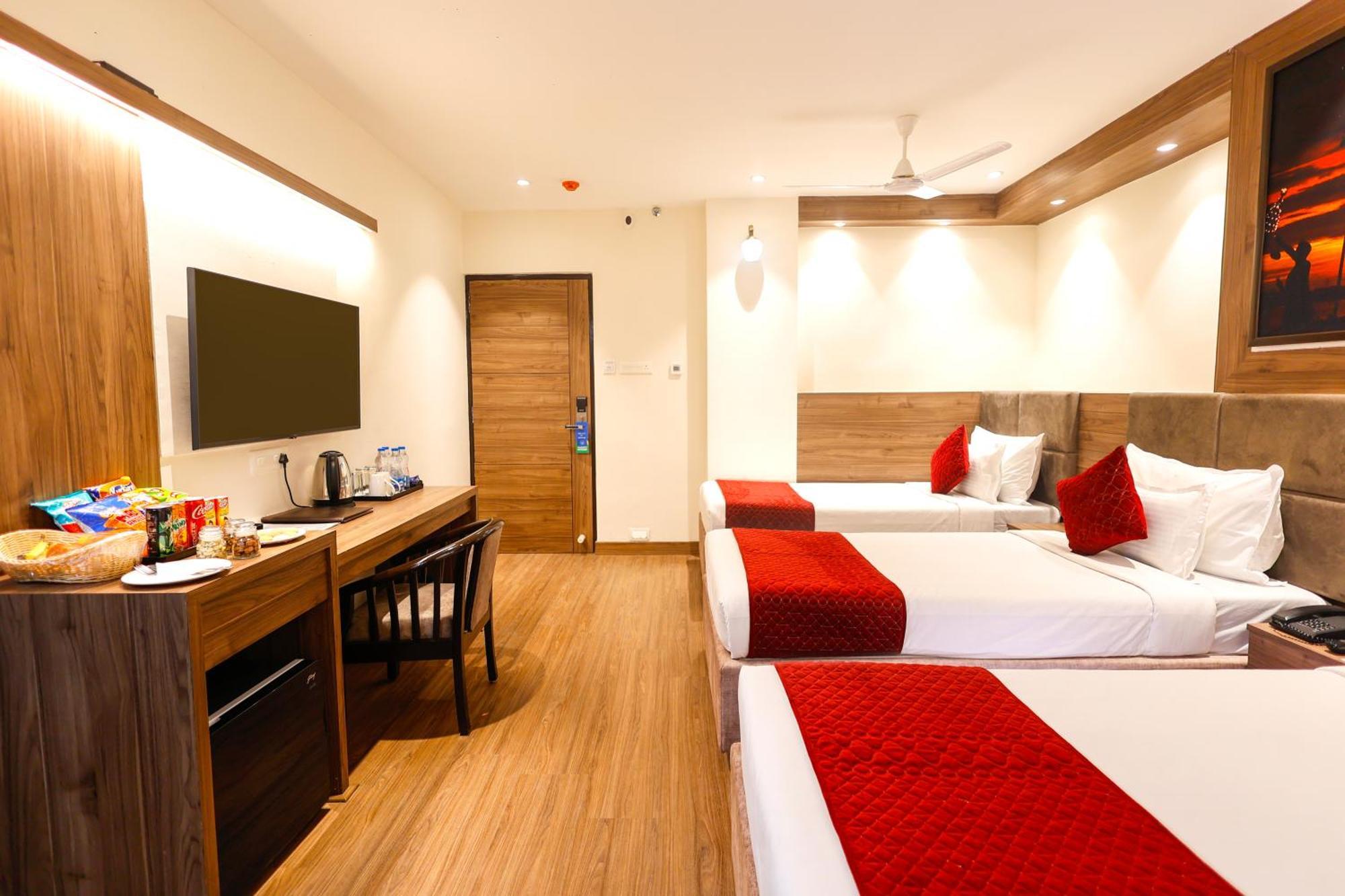 Hotel Dolphin International Varanasi Exterior photo