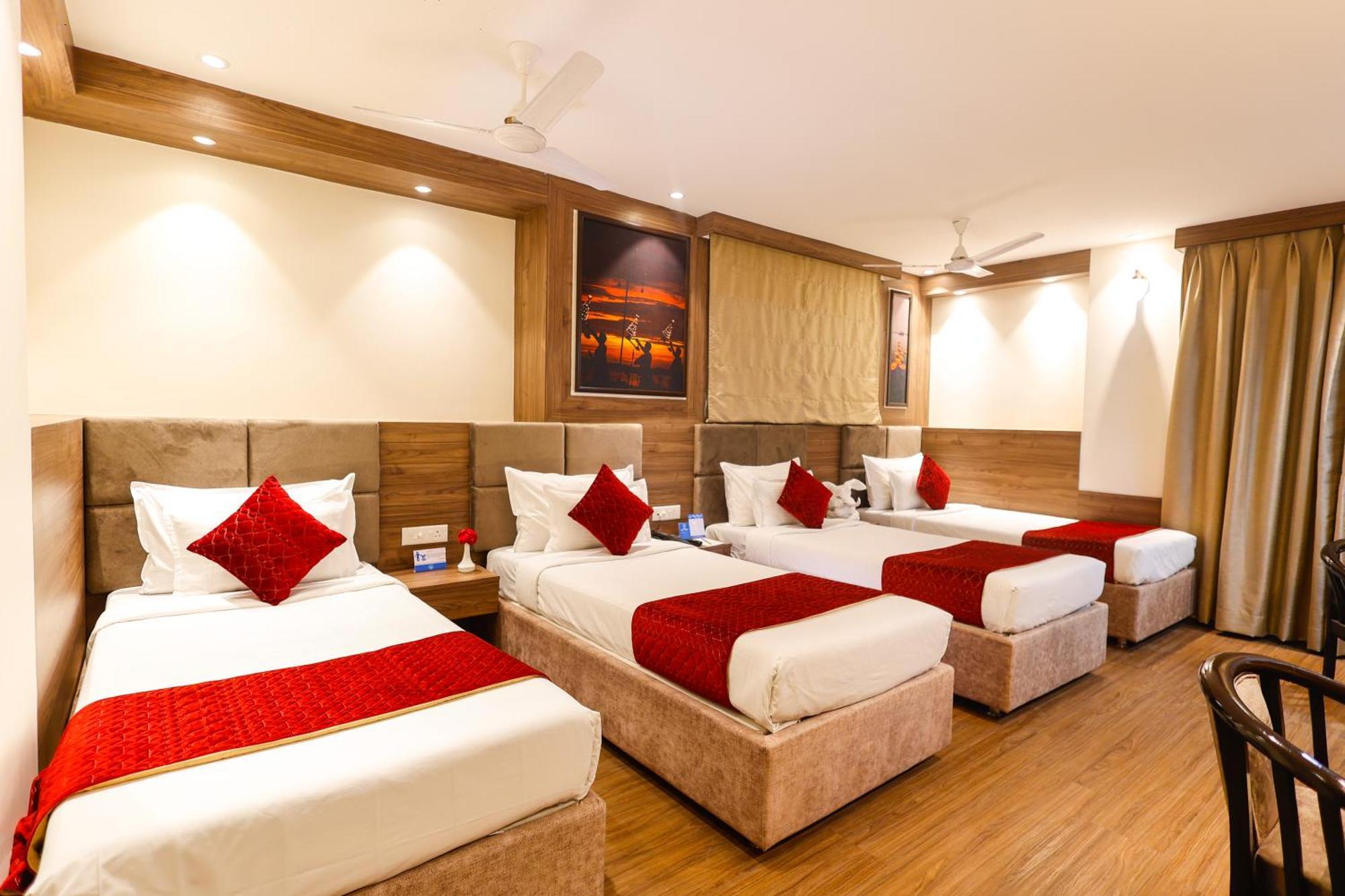 Hotel Dolphin International Varanasi Exterior photo