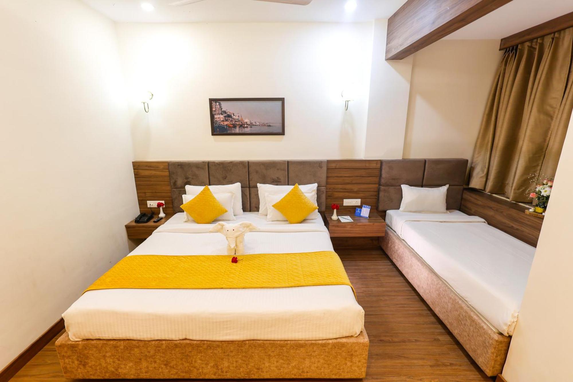 Hotel Dolphin International Varanasi Exterior photo