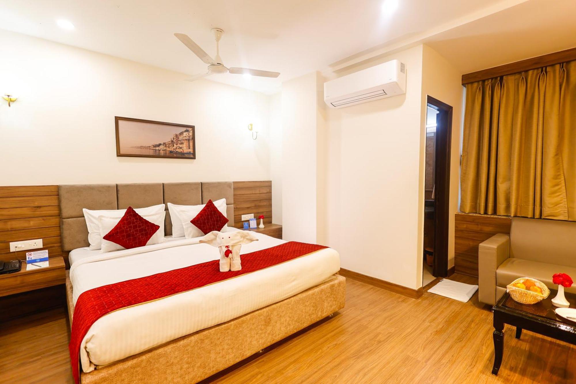 Hotel Dolphin International Varanasi Exterior photo