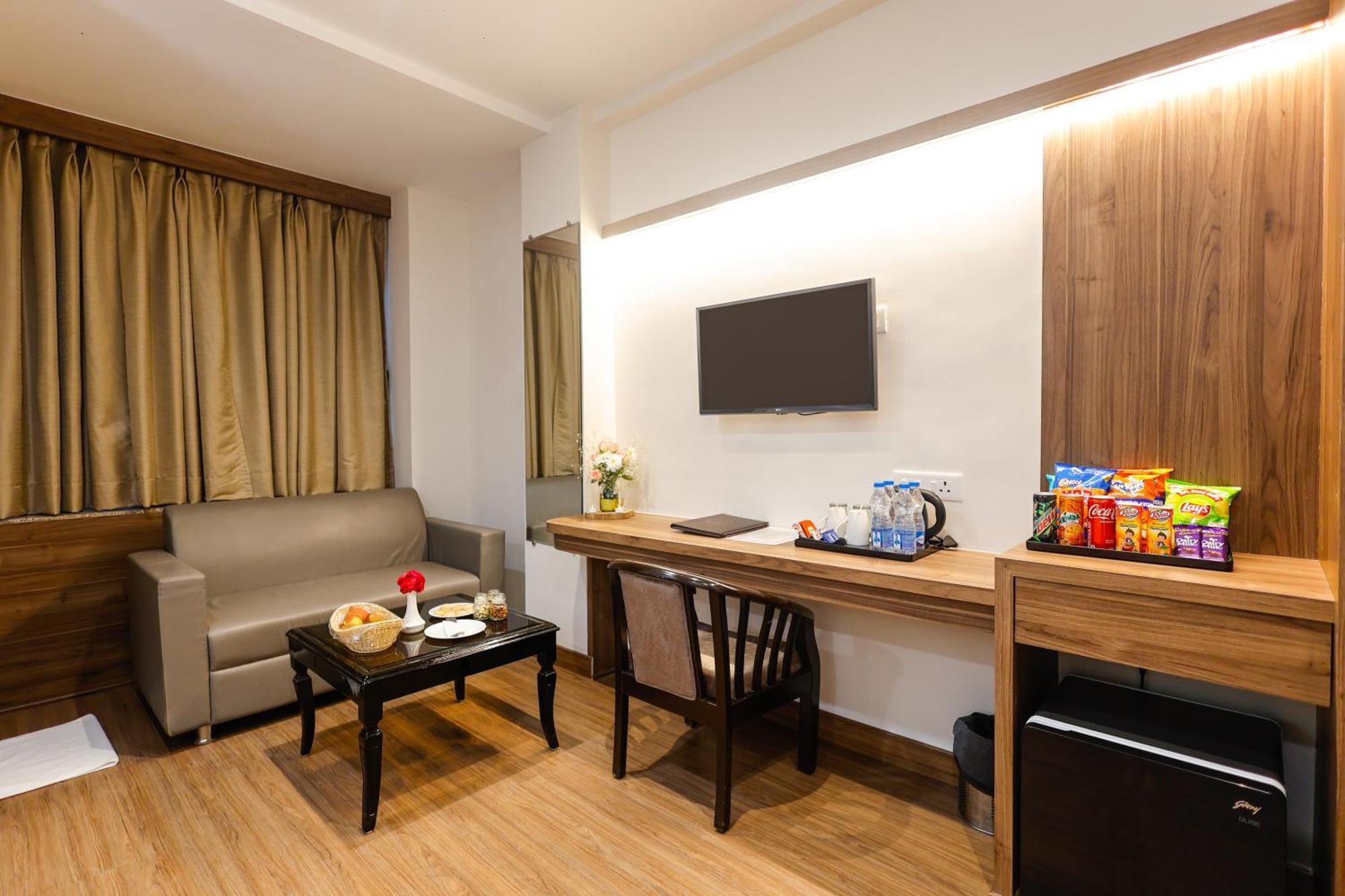 Hotel Dolphin International Varanasi Exterior photo