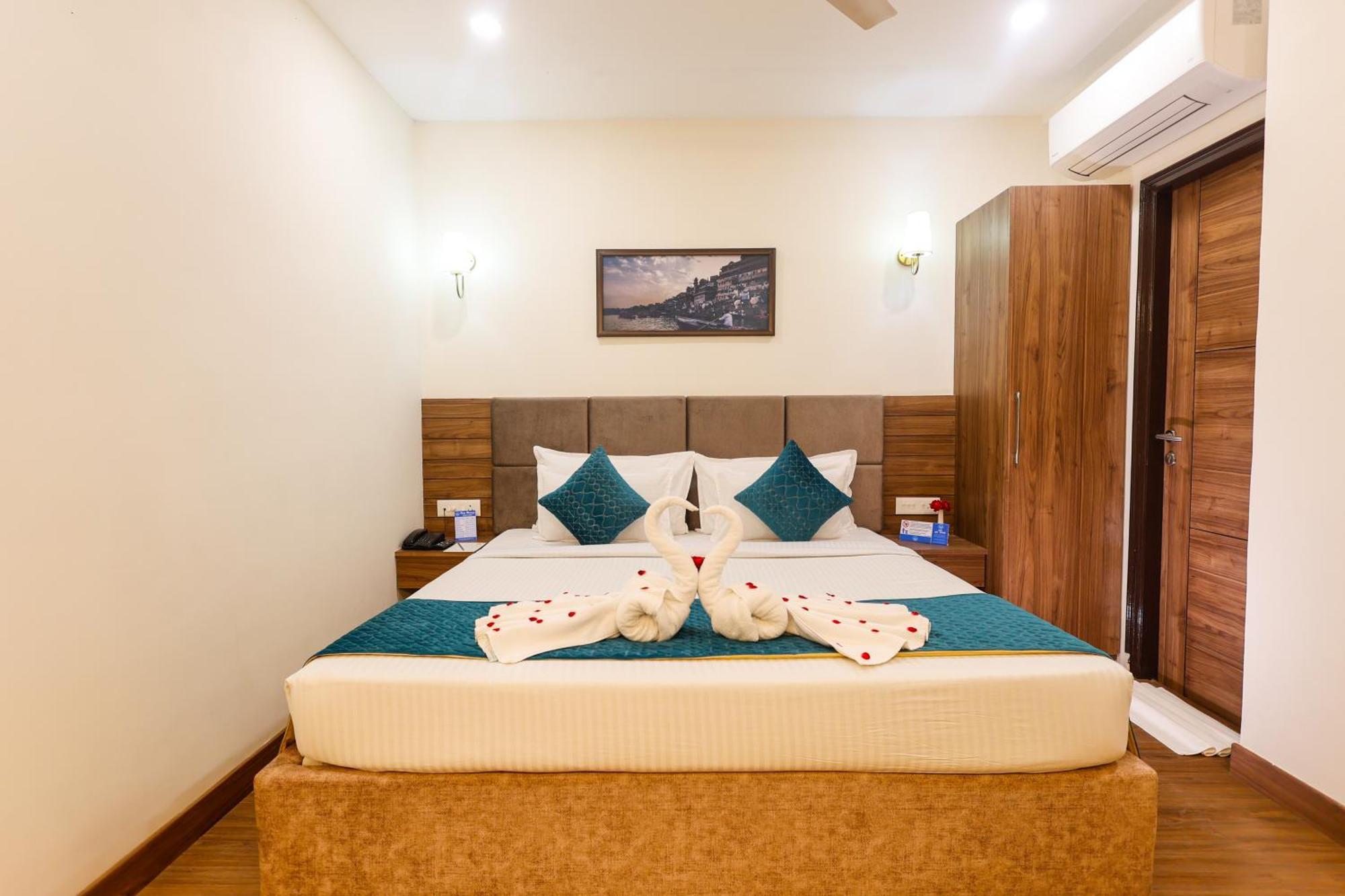 Hotel Dolphin International Varanasi Exterior photo