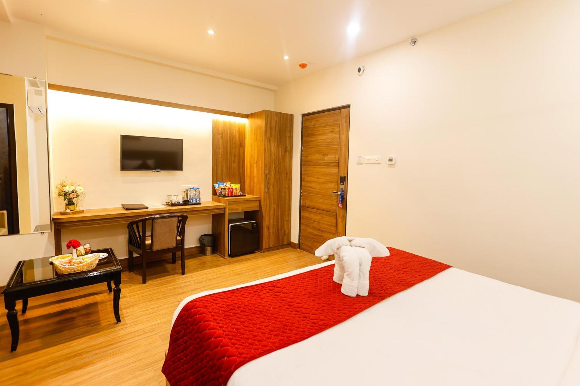 Hotel Dolphin International Varanasi Exterior photo