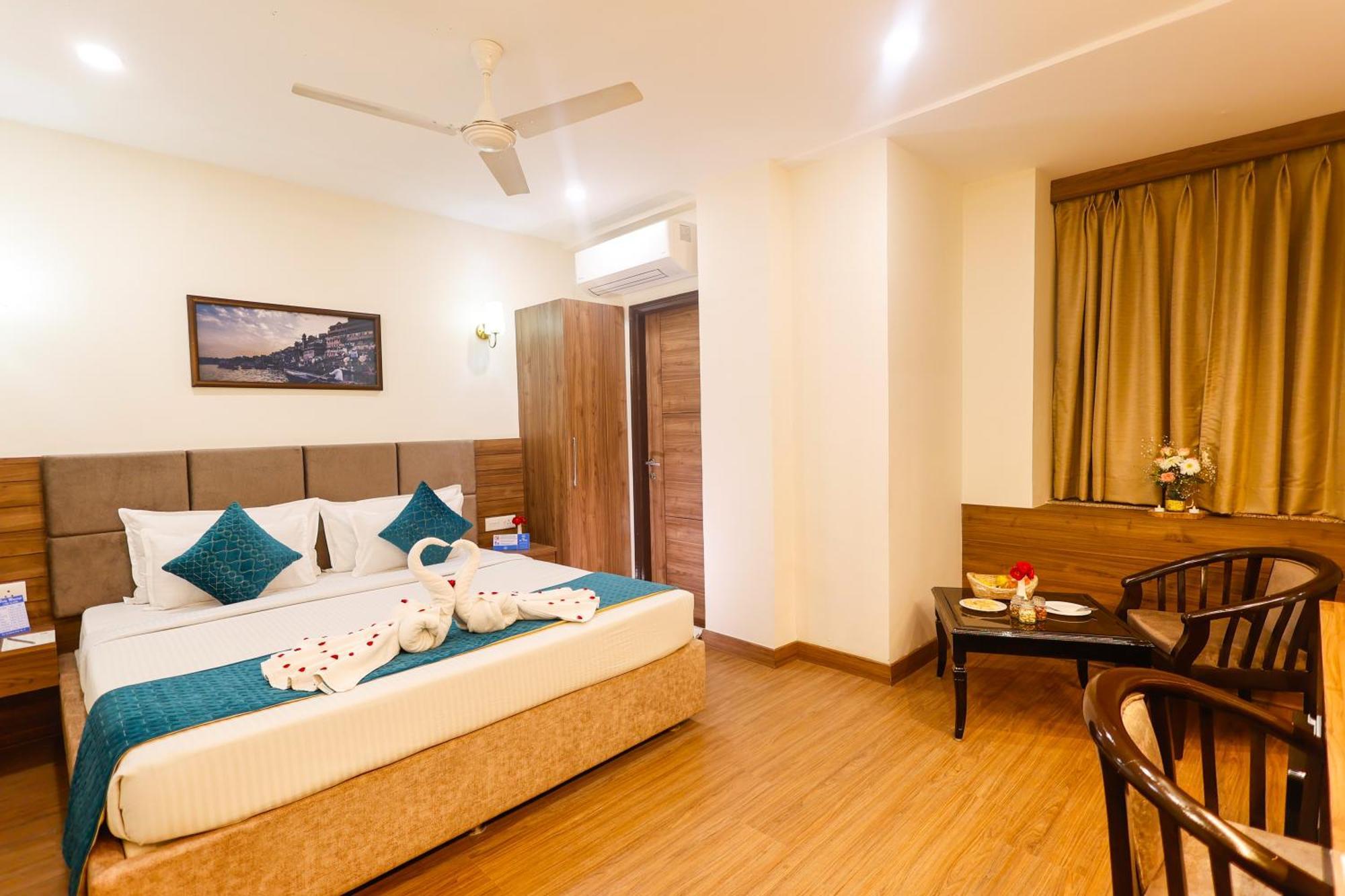 Hotel Dolphin International Varanasi Exterior photo