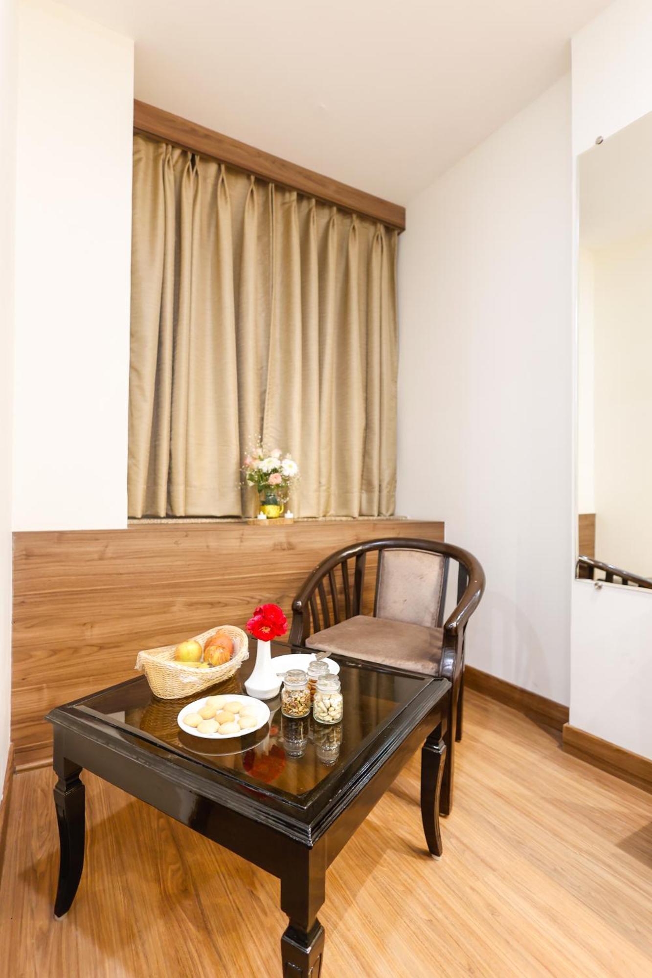 Hotel Dolphin International Varanasi Exterior photo