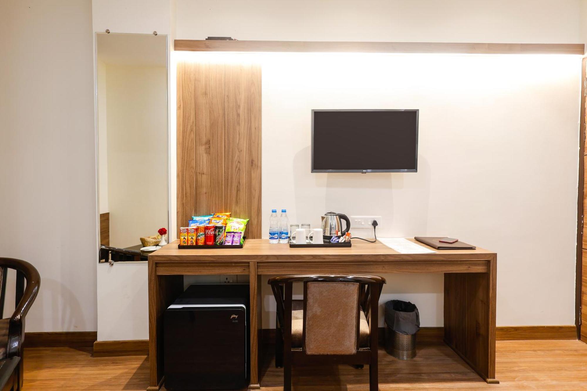 Hotel Dolphin International Varanasi Exterior photo