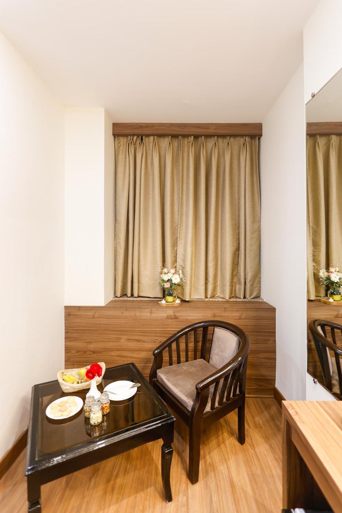 Hotel Dolphin International Varanasi Exterior photo