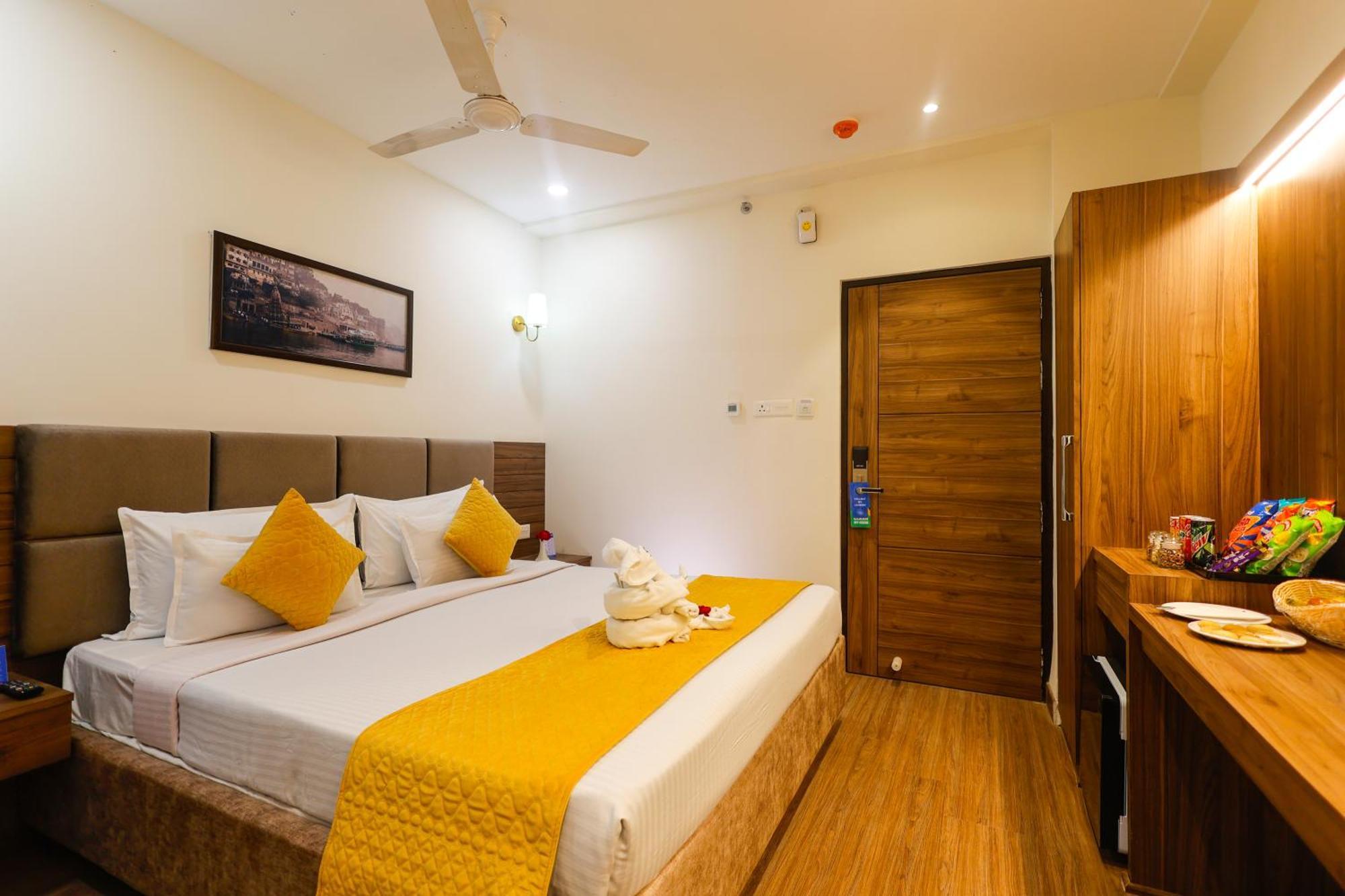 Hotel Dolphin International Varanasi Exterior photo
