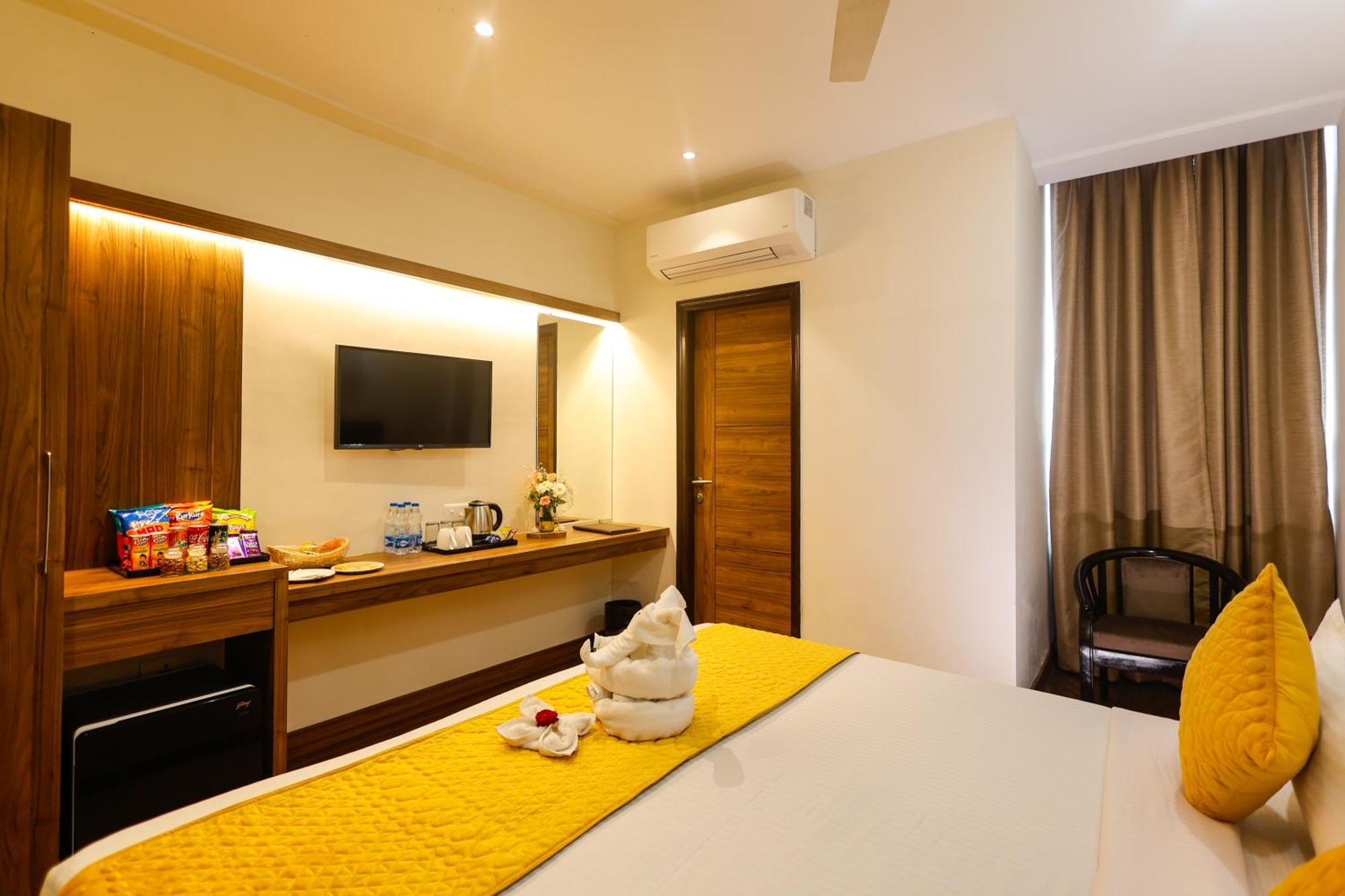Hotel Dolphin International Varanasi Exterior photo