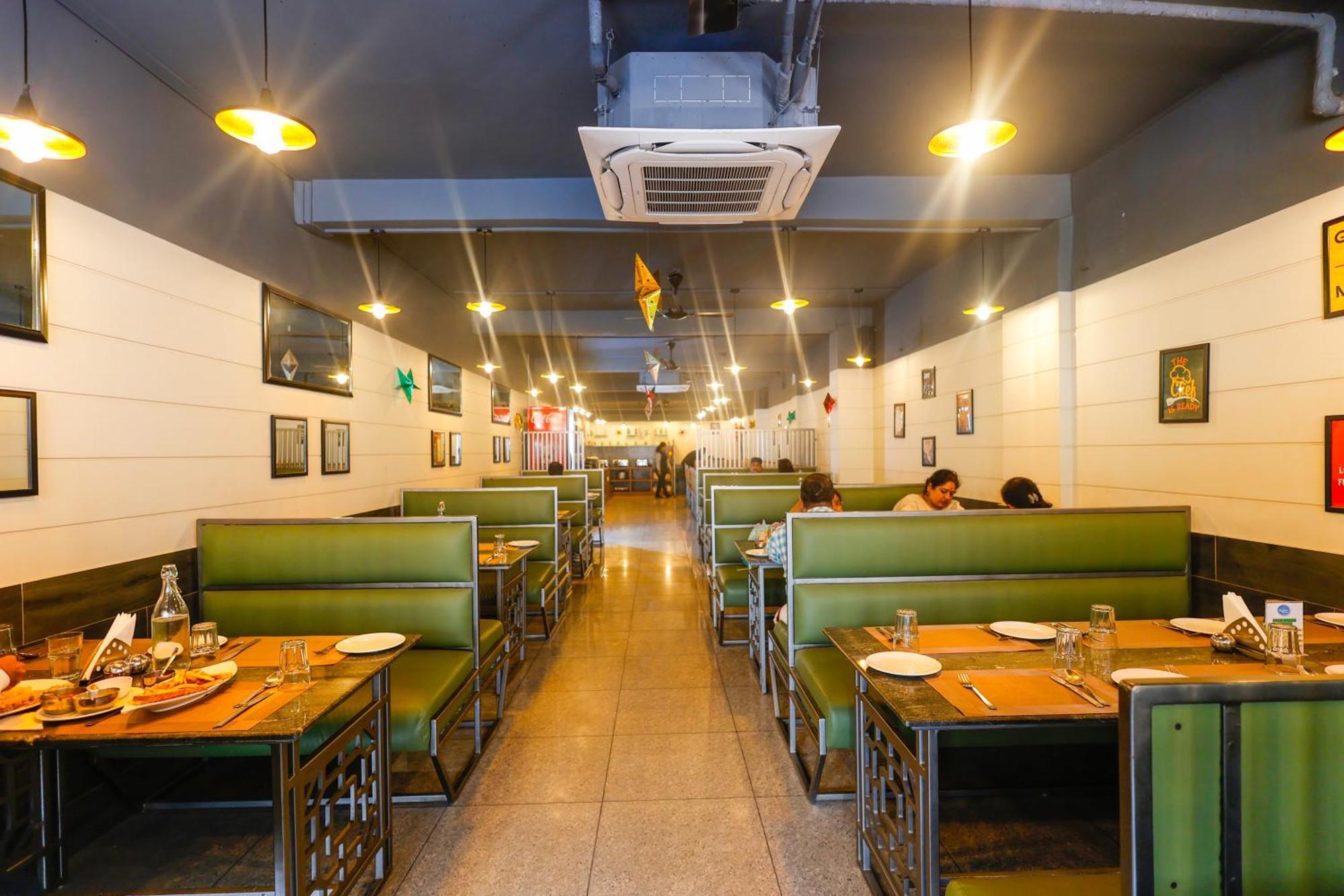 Hotel Dolphin International Varanasi Exterior photo