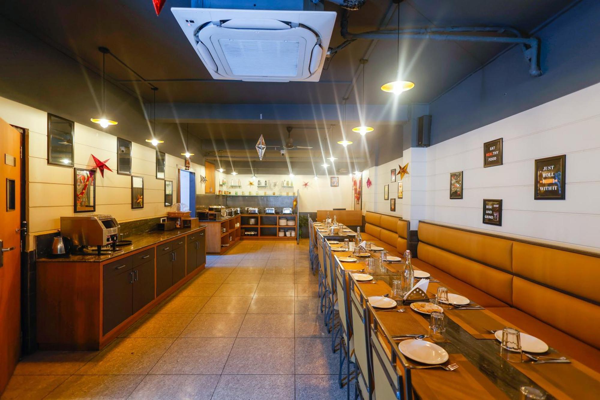 Hotel Dolphin International Varanasi Exterior photo