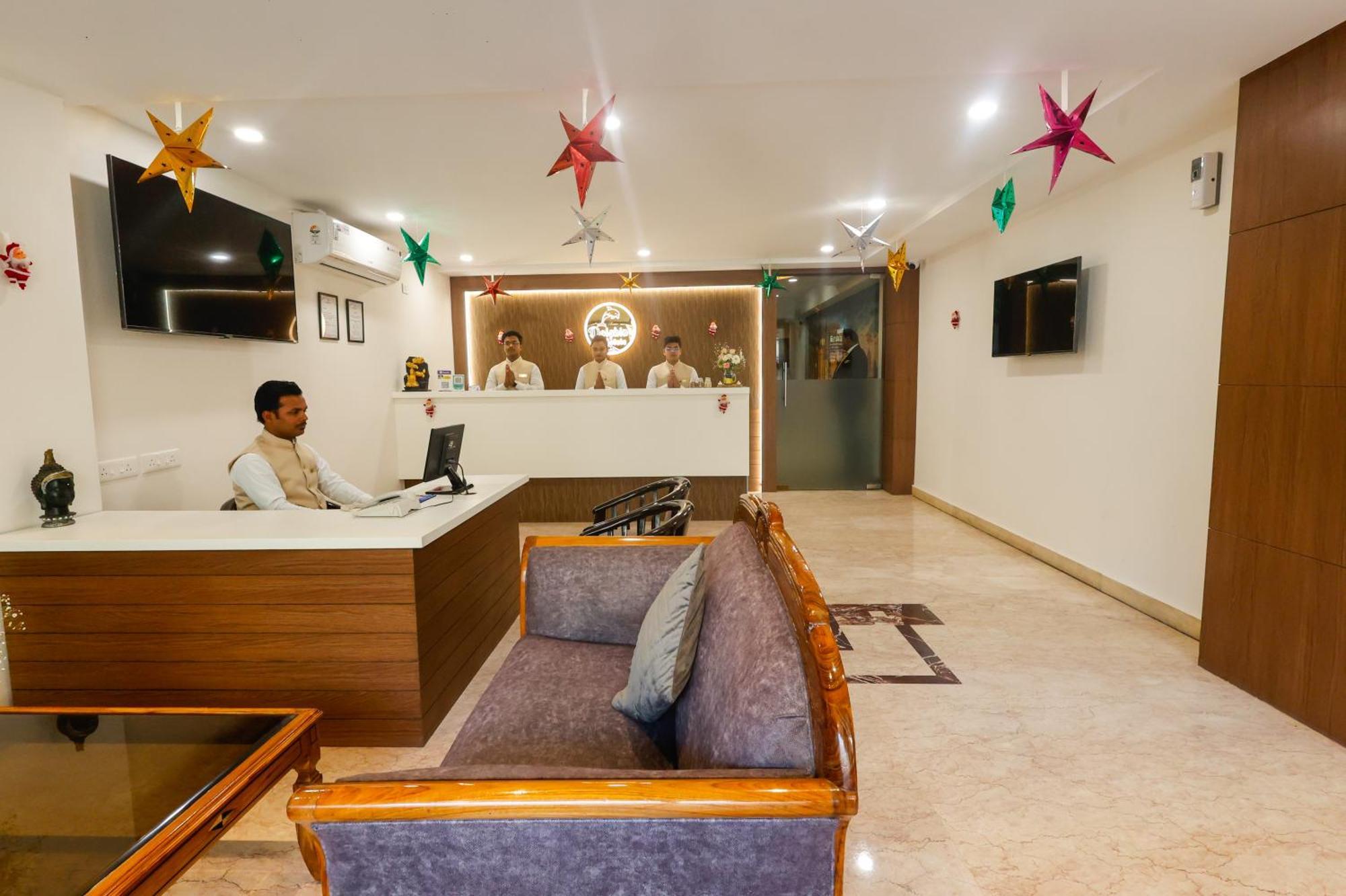 Hotel Dolphin International Varanasi Exterior photo