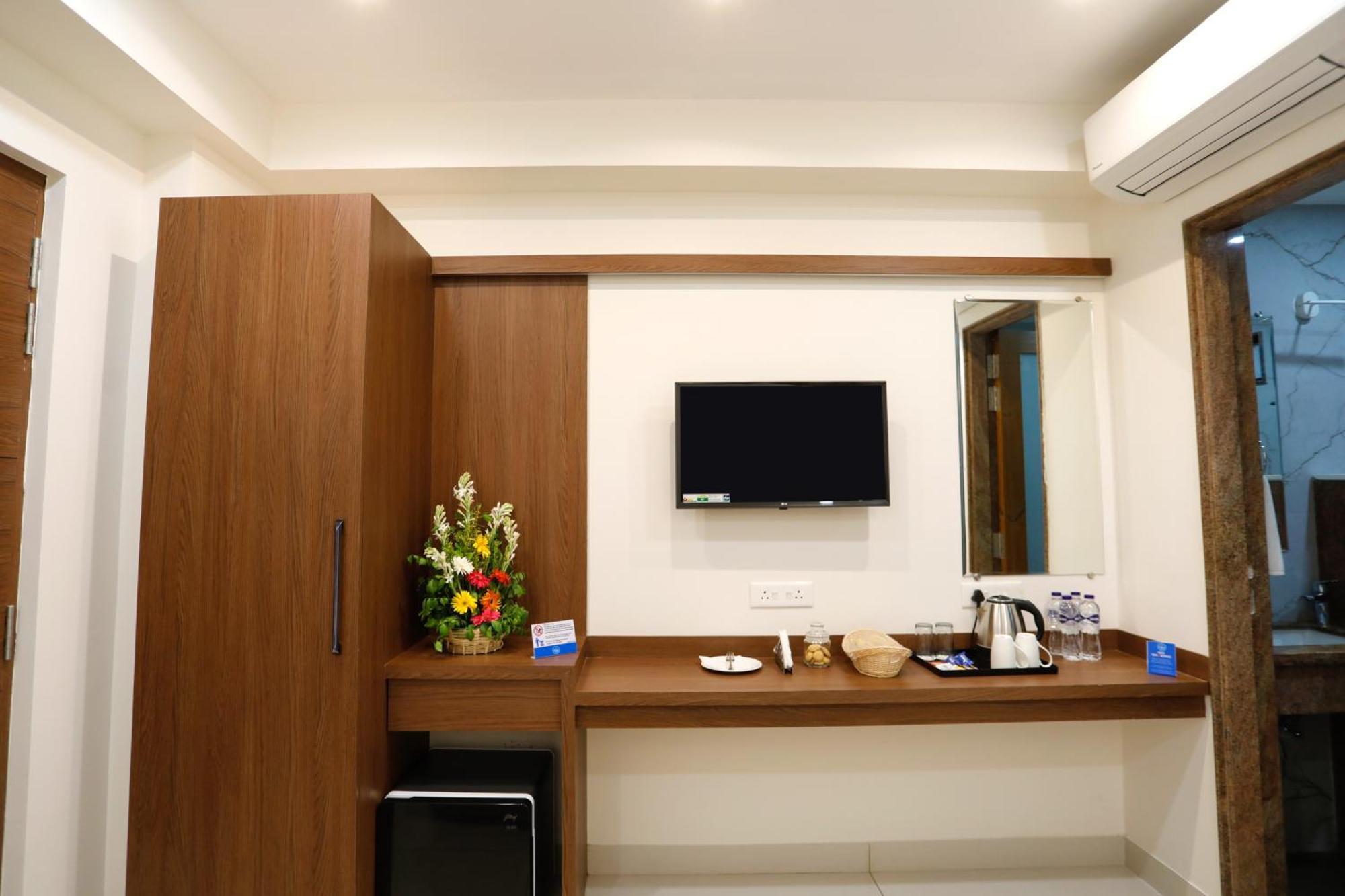 Hotel Dolphin International Varanasi Exterior photo