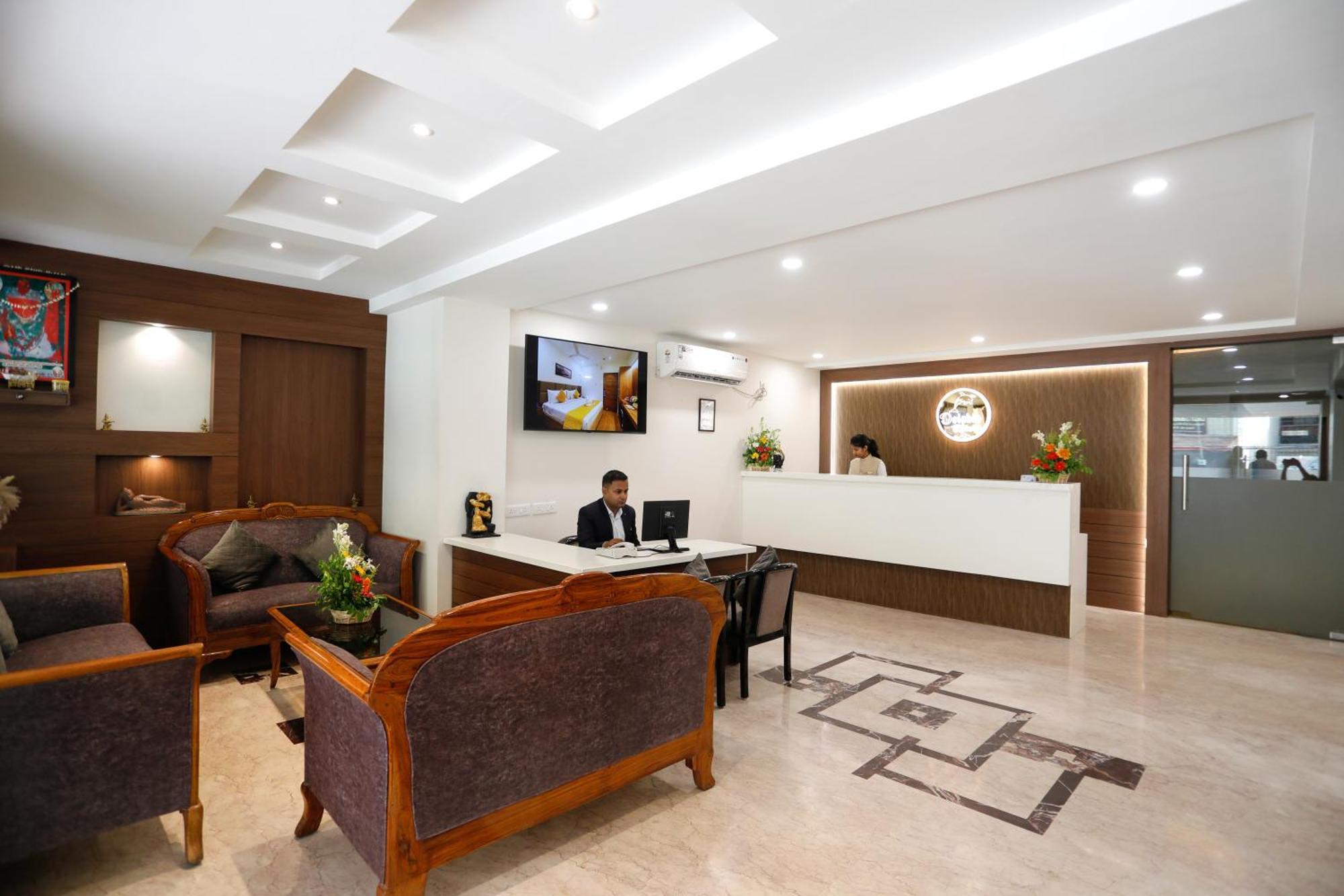 Hotel Dolphin International Varanasi Exterior photo