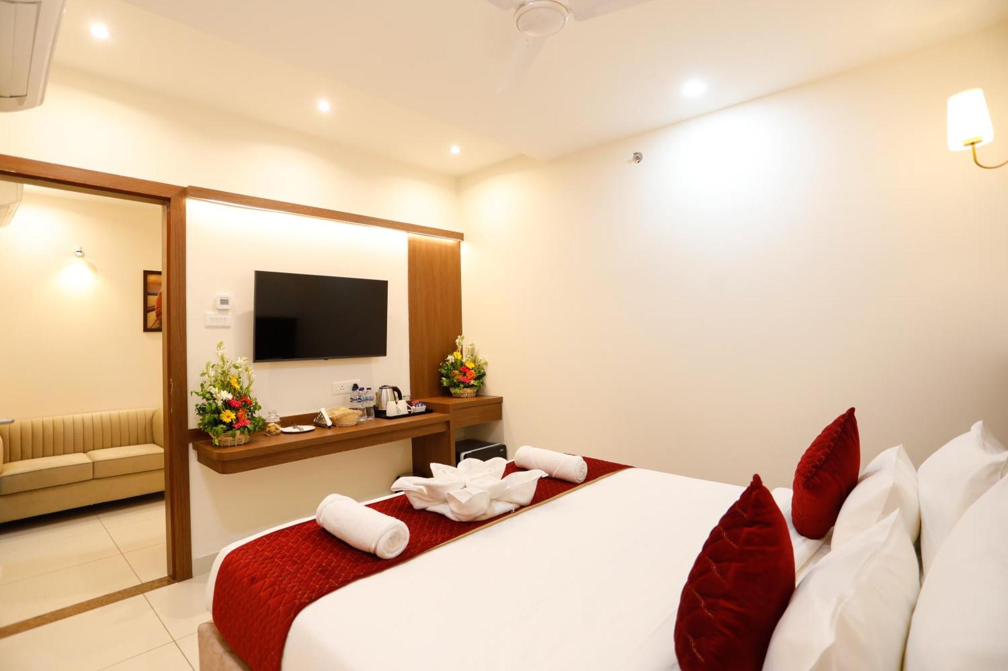 Hotel Dolphin International Varanasi Exterior photo