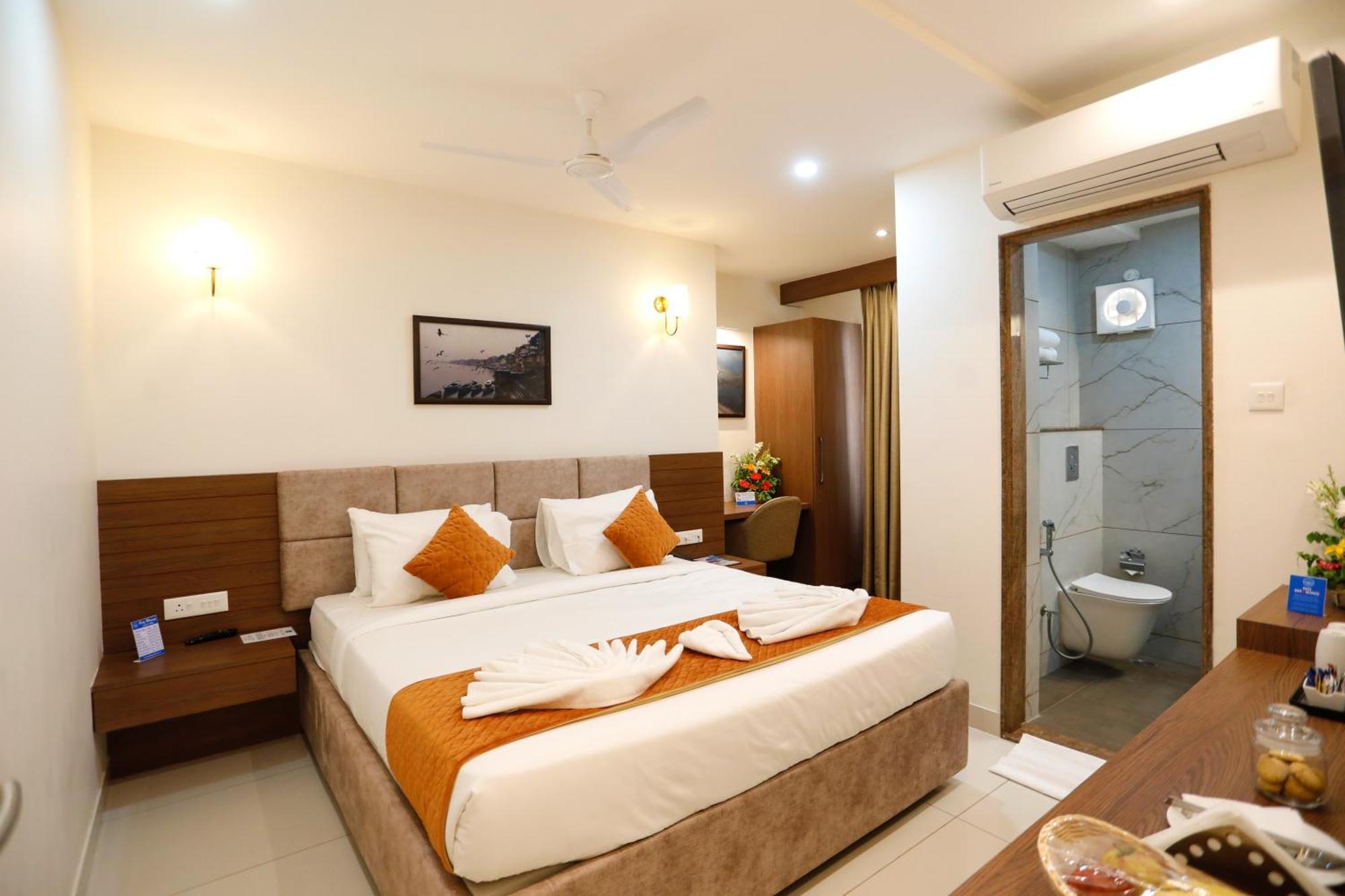 Hotel Dolphin International Varanasi Exterior photo