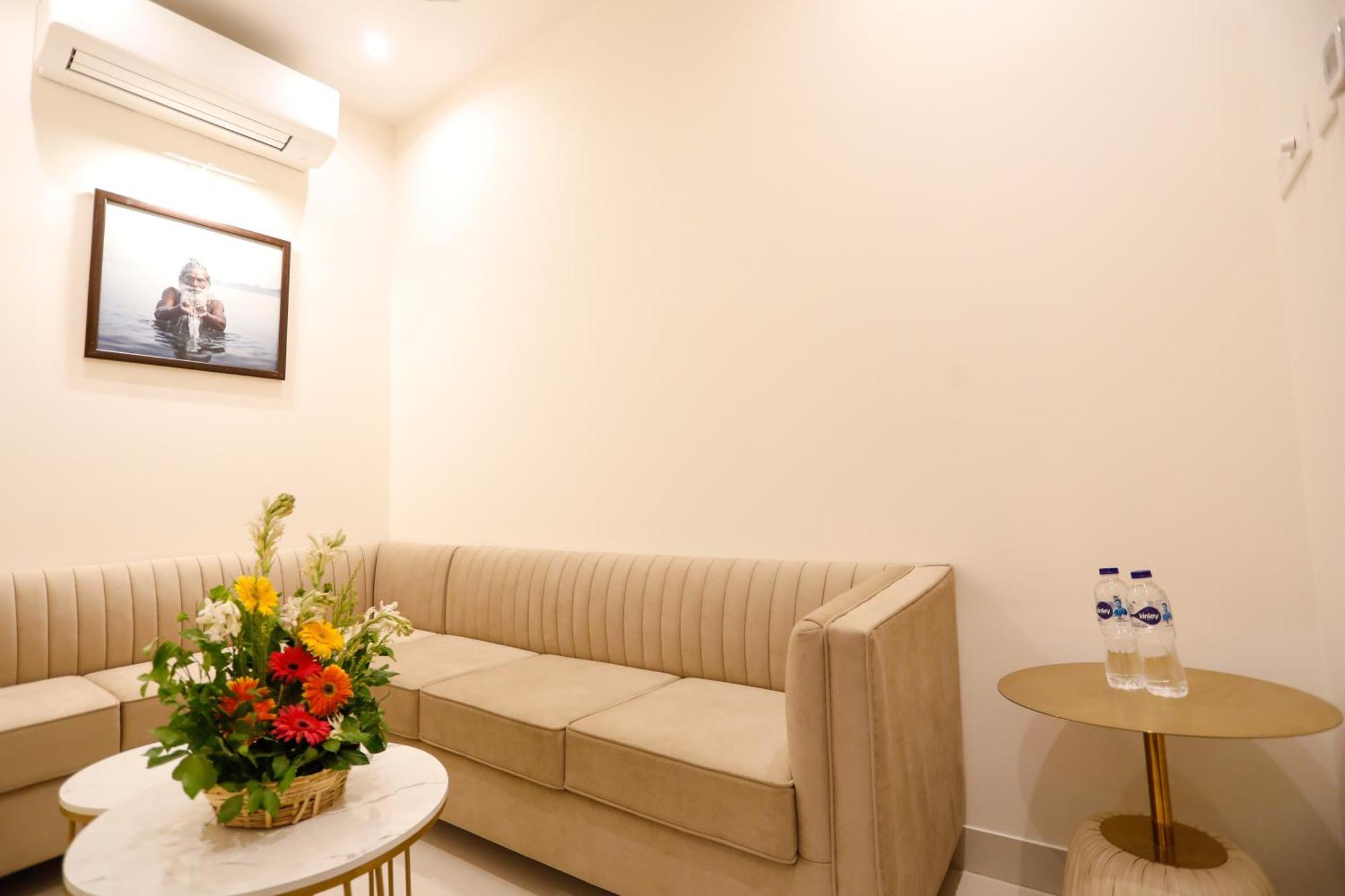 Hotel Dolphin International Varanasi Exterior photo