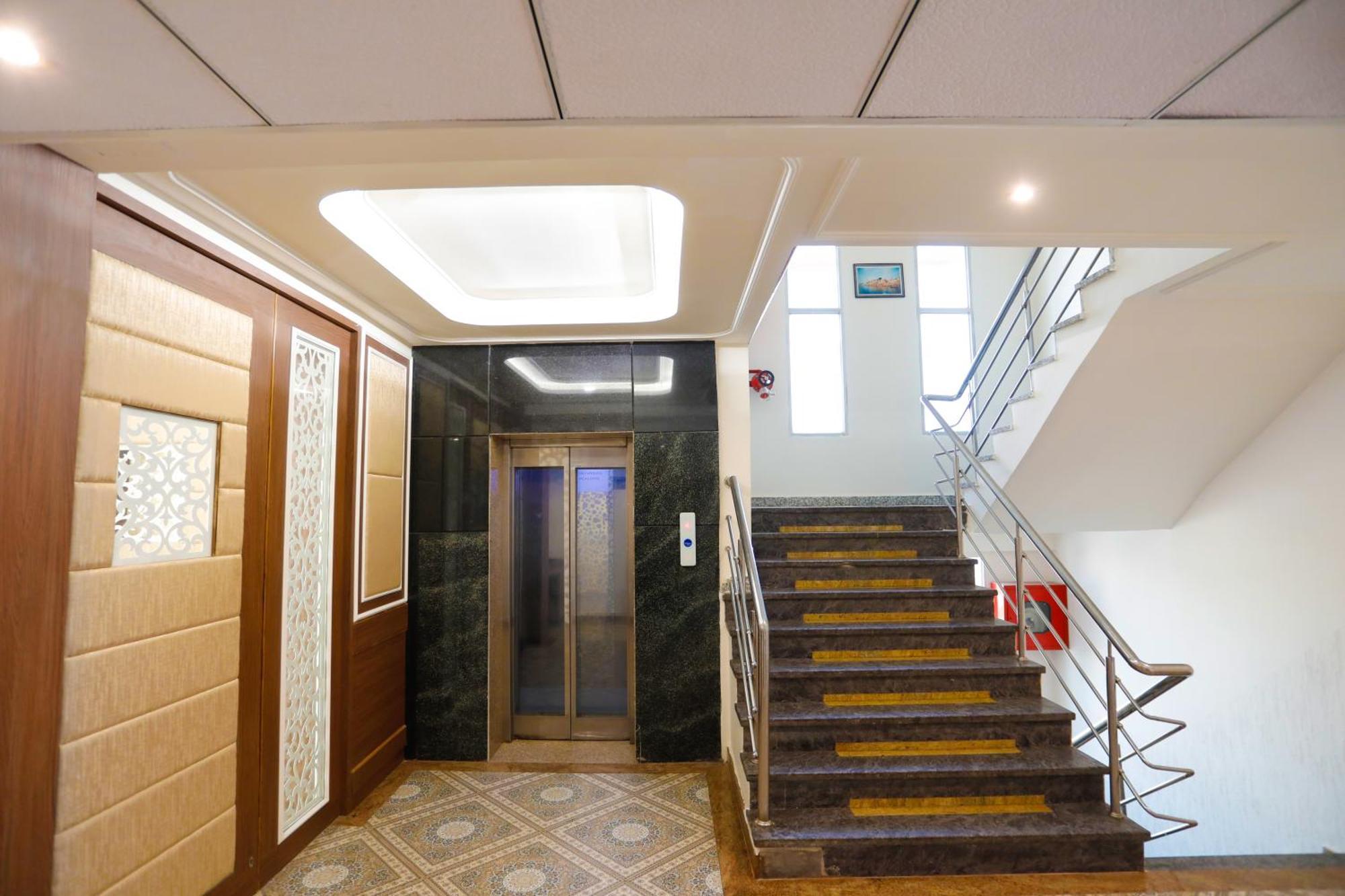 Hotel Dolphin International Varanasi Exterior photo